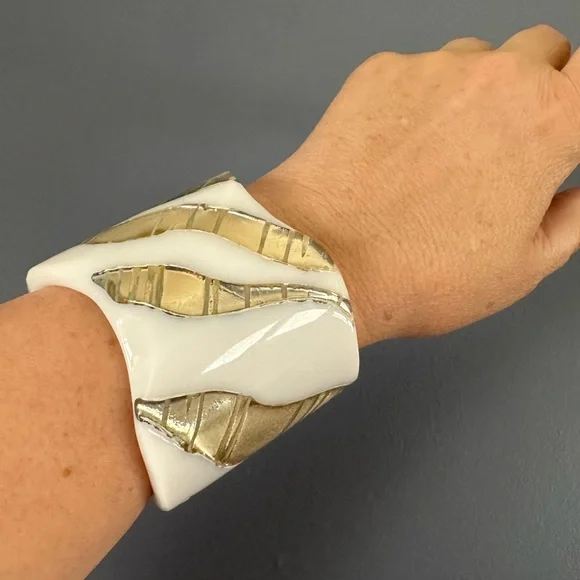 Vigneri Gold & Lucite Modernist Cuff - Picture 5 of 15